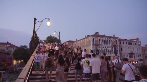 Venice Italy July 2022 People Celebrate Feast Redeemer Walking Stairs — Stockvideo