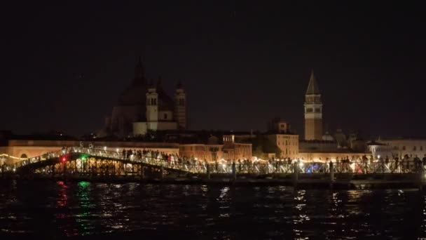 People Walk Long Pontoon Bridge Feast Redeemer Venice Late Evening — Stock video