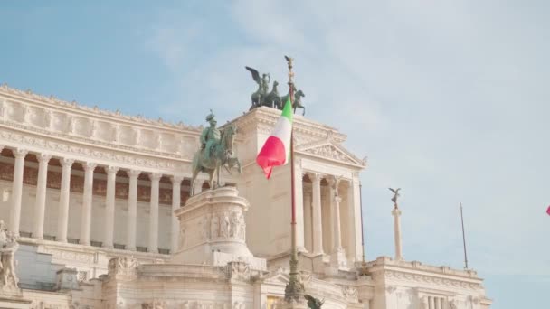 National Flag Waves Altar Fatherland Rome Cloudy Sky Large White — Stockvideo