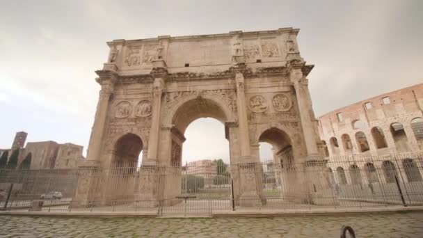 Ancient Triumphal Arch Built Colosseum Rome Cloudy Morning Historical Architecture — Video Stock