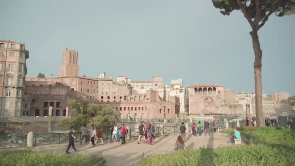 Rome Italy May 2022 Tourists Visit Trajan Forum Ancient Ruins — Vídeo de Stock