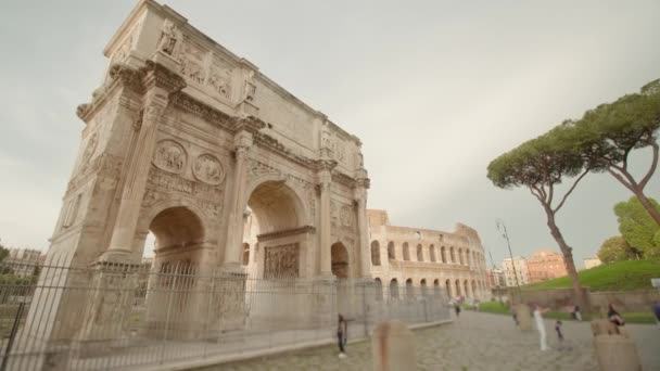 Ancient Triumphal Arch Built Colosseum Center Rome Cloudy Day Large — Vídeo de Stock