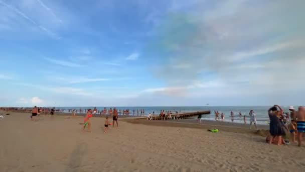 August 2021 People Walk Jesolo Beach Hyperlapse — Vídeo de Stock