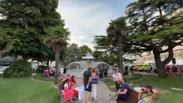 August 2021 People Walk Front Jesolo Fountain Italy — Vídeo de Stock
