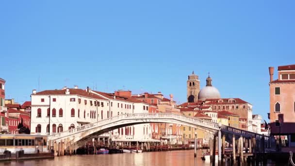 Navigation Venice Canal Front Bridge — Video