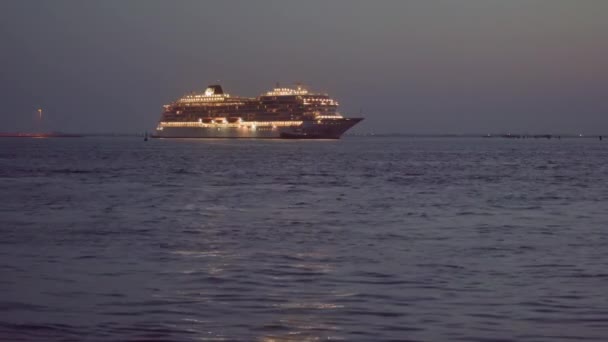 Crucero Iluminado Por Noche Laguna Venecia — Vídeos de Stock