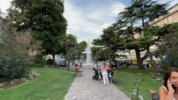 August 2021 People Walk Jesolo Park Timelapse — Vídeo de Stock