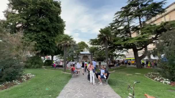 August 2021 Timelapse People Walking Front Jesolo Fountain — Vídeo de Stock
