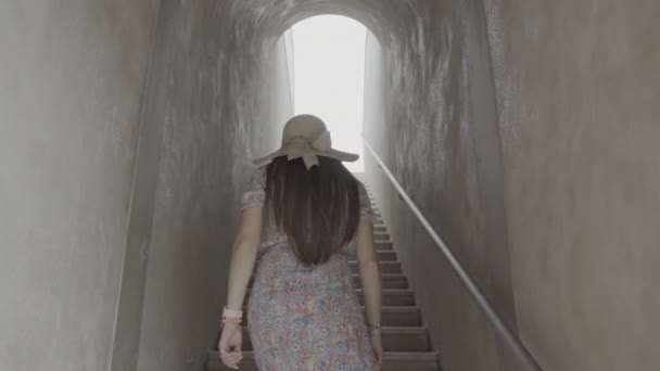 Woman Hat Climbs Stairs Walking Entrance Bright Light Female Tourist — стоковое видео