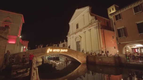 Chioggia Itália Agosto 2022 Ponte Construída Sobre Canal Água Chioggia — Vídeo de Stock