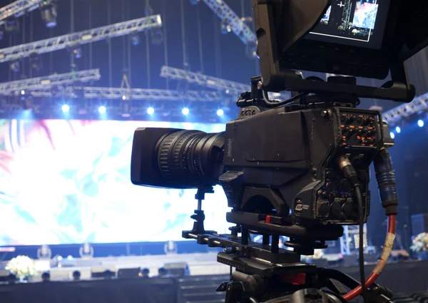 TV-kamera i en konsertsal — Stockfoto