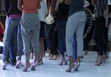 seksi kadın bacakları resmi