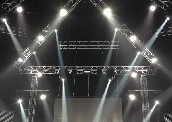 Luz de la escena durante el concierto Fotos De Stock