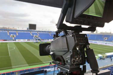 TV, futbol.