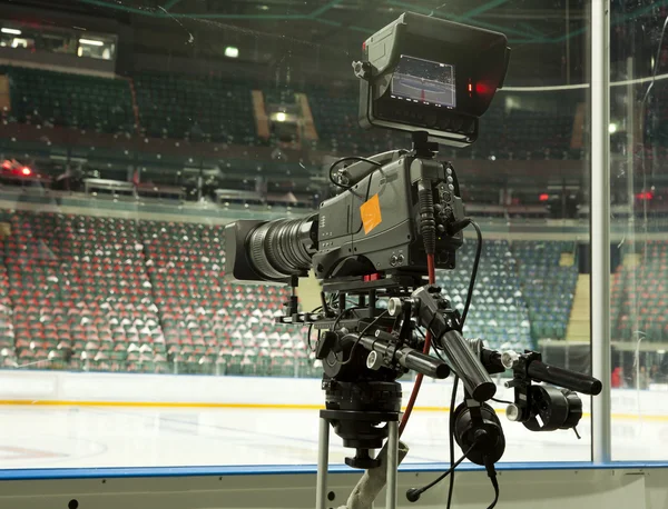 TV camera, TV broadcast hockey — Stock Photo, Image