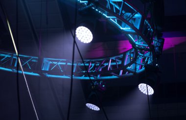 konserde ışık gösterisi