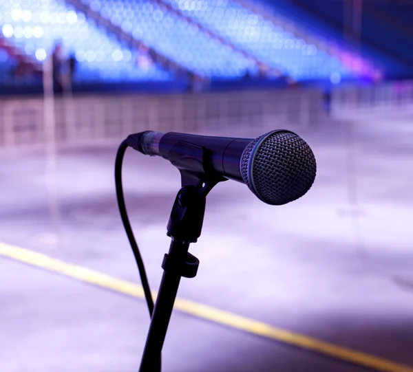 Microfono sul palco — Foto Stock