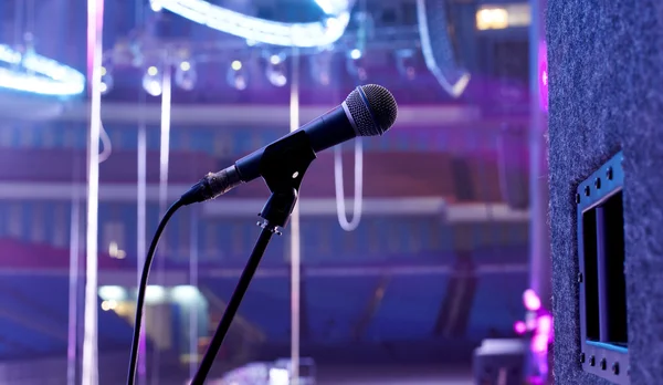 Microphone on the stage — Stock Photo, Image