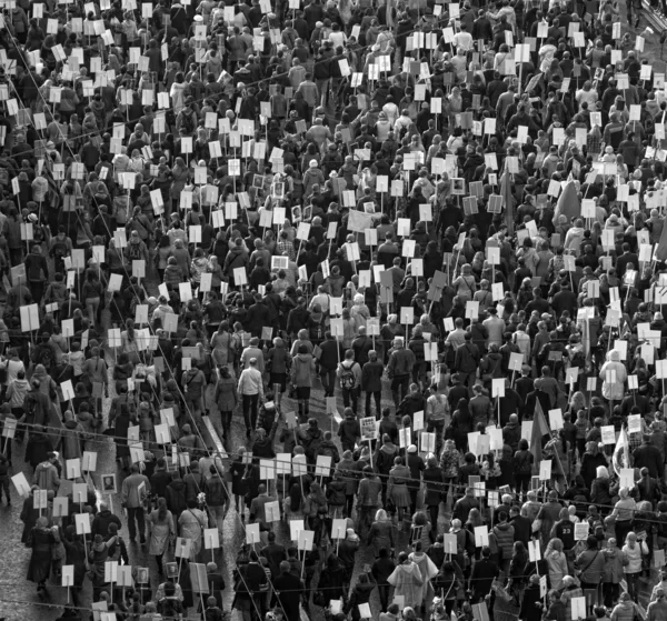 Multidão de pessoas — Fotografia de Stock