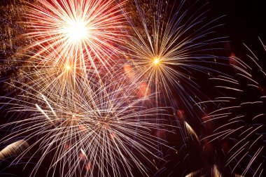 Siyah arkaplanda havai fişekler