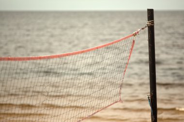 Siatkówka netto na plaży z bliska.