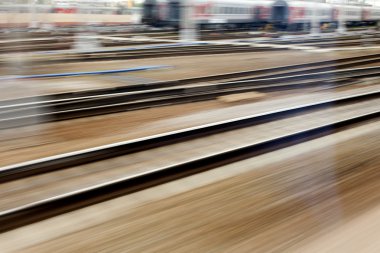 Hızlı Tren yolda trenin