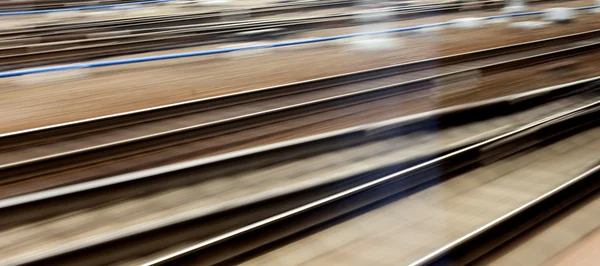 Tren de carrera rápida en la vía férrea — Foto de Stock