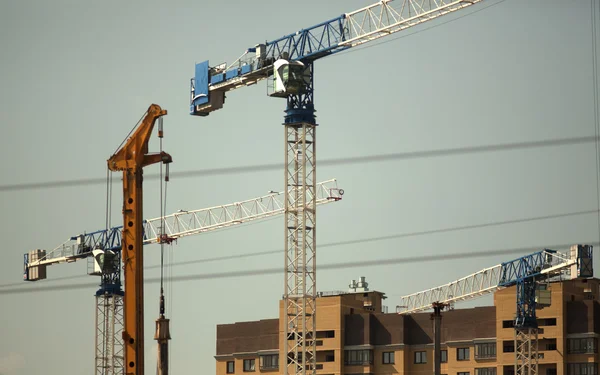 Construcción de grúas y edificios —  Fotos de Stock