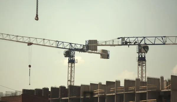 Construcción de grúas y edificios —  Fotos de Stock