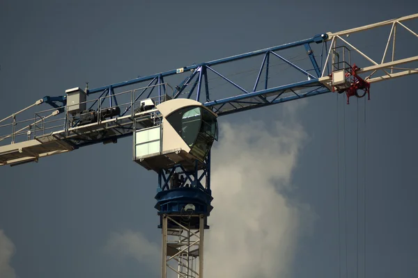 Grue et construction de bâtiments — Photo