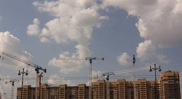 Construcción de grúas y edificios —  Fotos de Stock