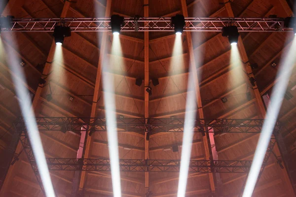 Rayos Luz Escenario Una Sala Conciertos — Foto de Stock