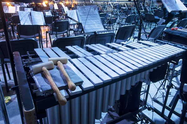 Instrumentos Musicais Instrumentos Percussão Estão Sala Orquestra Pendência Dos Músicos — Fotografia de Stock