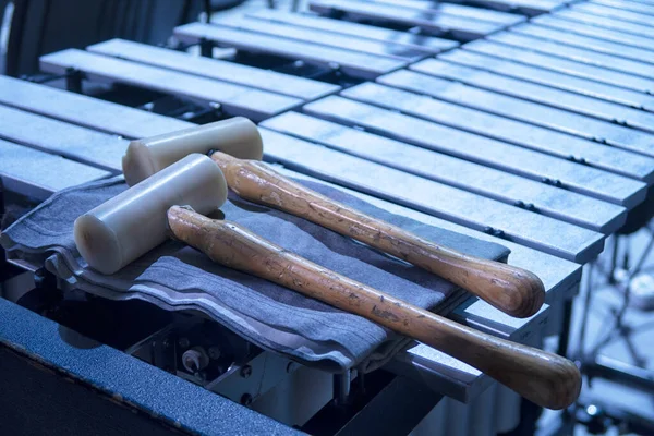 Instrumentos Musicais Instrumentos Percussão Estão Sala Orquestra Pendência Dos Músicos — Fotografia de Stock