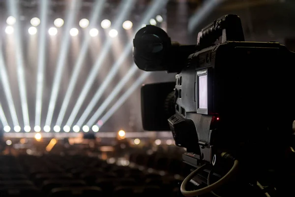 Opzetten Voorbereiden Van Videocamera Voorafgaand Aan Het Evenement Theater Concertzaal — Stockfoto