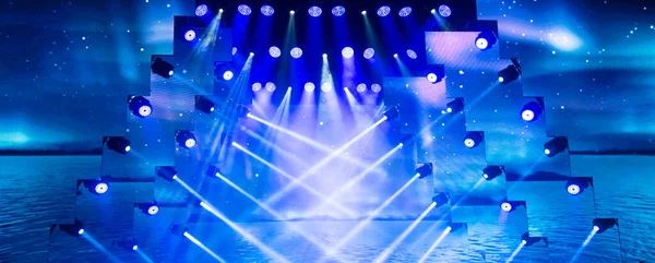 Oświetlenie Sceny Teatrze Koncercie Urządzenia Oświetleniowe Pustej Scenie — Zdjęcie stockowe