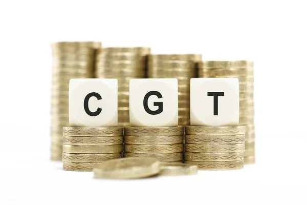 CGT (kapitaalwinst belasting) op gestapelde munten geïsoleerde Wit CHTERGRO Stockfoto