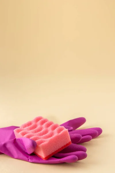 Pink Dishwashing Sponge Rubber Gloves Neutral Beige Background Cleaning Concept — Stock Photo, Image