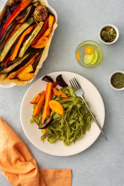 Fırında sebzeli makarna.