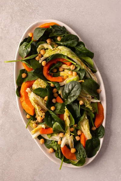 Salada Vegetariana Deliciosa Saudável Espinafre Grão Bico Abóbora Assada Repolho — Fotografia de Stock