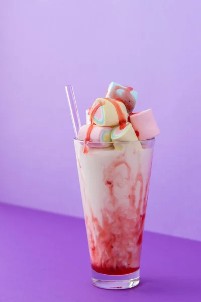 Glass Cup Milkshake Fruit Syrup Multicolored Marshmallows Glass Straws Bright — Stock Photo, Image