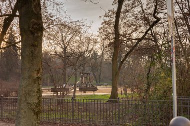 Volkspark Friedrichshain parkında oyun alanı