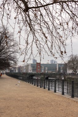 Berlin, Almanya - 27 Aralık 2021: Müze Adası 'ndaki Lustgarten parkı