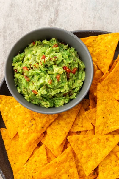 Mexikanische Mais Chips Nachos Mit Avocado Paprika Sauce Draufsicht — Stockfoto