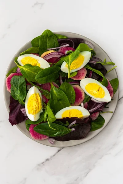 Salade Avec Mélanger Laitue Oeuf Oignon Rouge Radis Margelan Dans — Photo