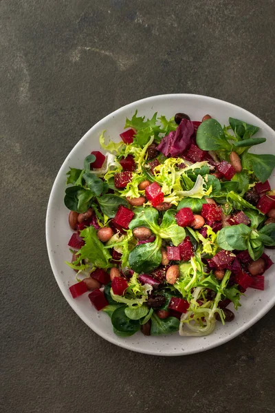 Ensalada Caliente Con Ensalada Mixta Con Remolacha Hervida Frijoles Con —  Fotos de Stock