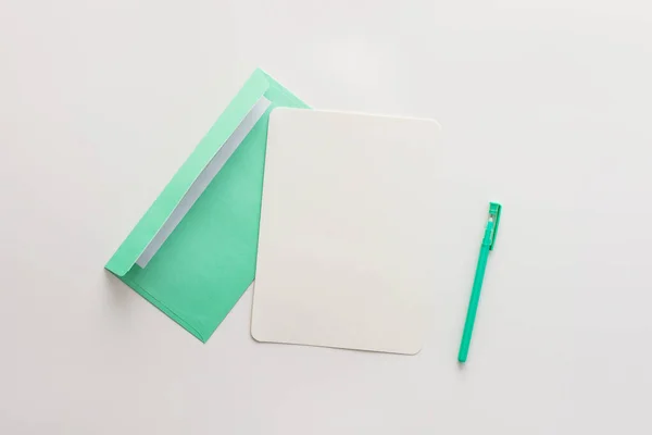 Green Mint Envelope Blank Paper Pen Greeting Card Invitation Mockup — Stock Photo, Image