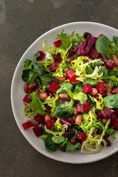 Ensalada Caliente Con Ensalada Mixta Con Remolacha Hervida Frijoles Con —  Fotos de Stock