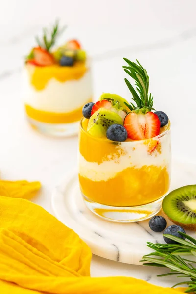 Delicious Healthy Breakfast Mango Smoothie Natural Yogurt Blueberries Strawberries Kiwi — Stock Photo, Image