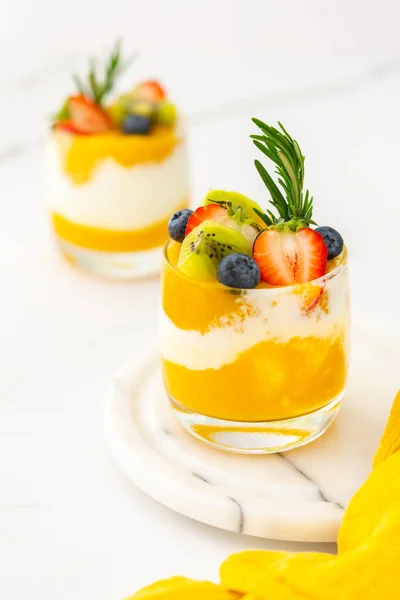 Delicious Healthy Breakfast Mango Smoothie Natural Yogurt Blueberries Strawberries Kiwi — Stock Photo, Image